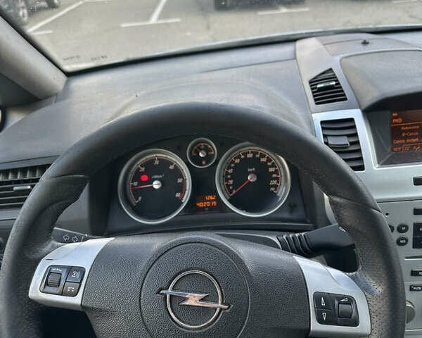 Серый Опель Зафира, объемом двигателя 1.9 л и пробегом 404 тыс. км за 2250 $, фото 7 на Automoto.ua