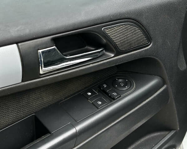 Серый Опель Зафира, объемом двигателя 1.6 л и пробегом 342 тыс. км за 6500 $, фото 4 на Automoto.ua