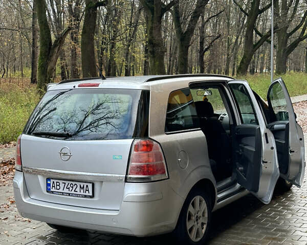 Серый Опель Зафира, объемом двигателя 1.8 л и пробегом 255 тыс. км за 5199 $, фото 54 на Automoto.ua