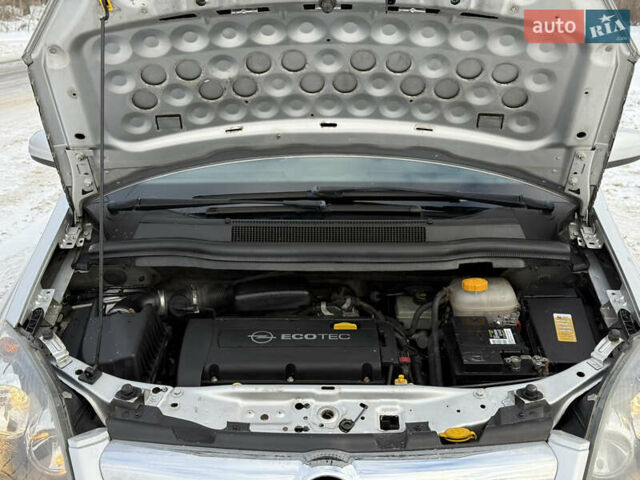 Сірий Опель Зафіра, об'ємом двигуна 1.6 л та пробігом 237 тис. км за 6000 $, фото 92 на Automoto.ua