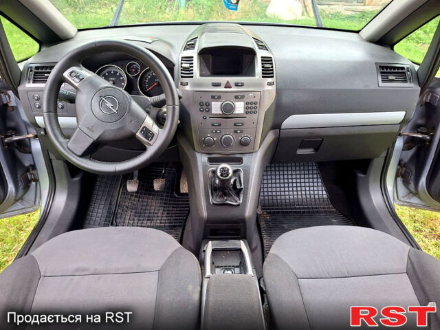 Серый Опель Зафира, объемом двигателя 1.6 л и пробегом 323 тыс. км за 4100 $, фото 7 на Automoto.ua