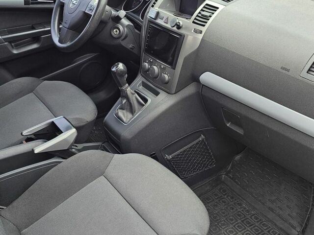 Серый Опель Зафира, объемом двигателя 1.6 л и пробегом 287 тыс. км за 4500 $, фото 5 на Automoto.ua