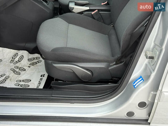 Сірий Опель Зафіра, об'ємом двигуна 1.6 л та пробігом 237 тис. км за 6000 $, фото 41 на Automoto.ua
