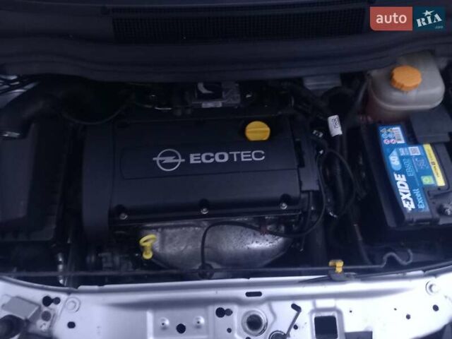Сірий Опель Зафіра, об'ємом двигуна 1.6 л та пробігом 242 тис. км за 5500 $, фото 12 на Automoto.ua