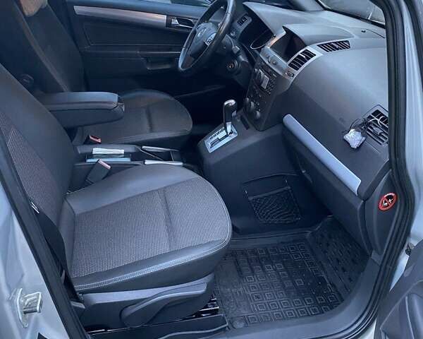 Серый Опель Зафира, объемом двигателя 1.9 л и пробегом 284 тыс. км за 6500 $, фото 12 на Automoto.ua