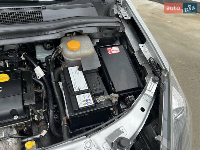 Серый Опель Зафира, объемом двигателя 1.8 л и пробегом 232 тыс. км за 6300 $, фото 72 на Automoto.ua