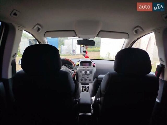 Серый Опель Зафира, объемом двигателя 1.6 л и пробегом 203 тыс. км за 4650 $, фото 1 на Automoto.ua