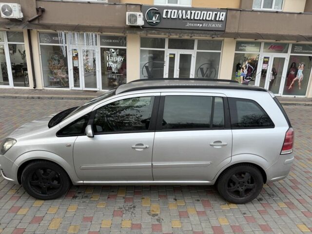 Серый Опель Зафира, объемом двигателя 1.9 л и пробегом 330 тыс. км за 2750 $, фото 4 на Automoto.ua