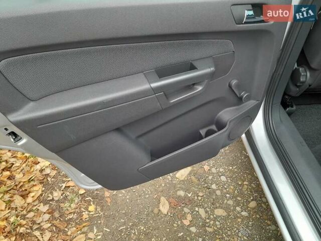 Серый Опель Зафира, объемом двигателя 1.8 л и пробегом 188 тыс. км за 6350 $, фото 25 на Automoto.ua