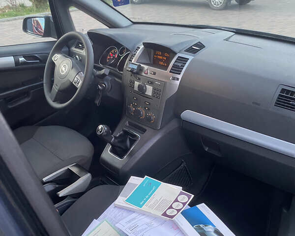 Серый Опель Зафира, объемом двигателя 1.8 л и пробегом 217 тыс. км за 5600 $, фото 27 на Automoto.ua