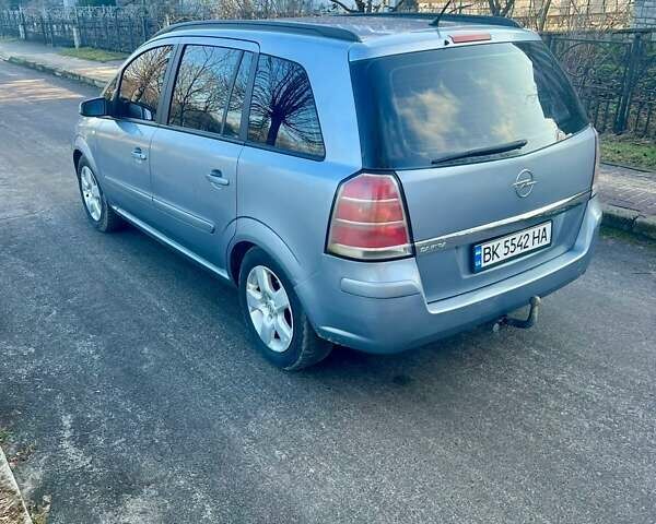 Серый Опель Зафира, объемом двигателя 1.6 л и пробегом 300 тыс. км за 5200 $, фото 4 на Automoto.ua