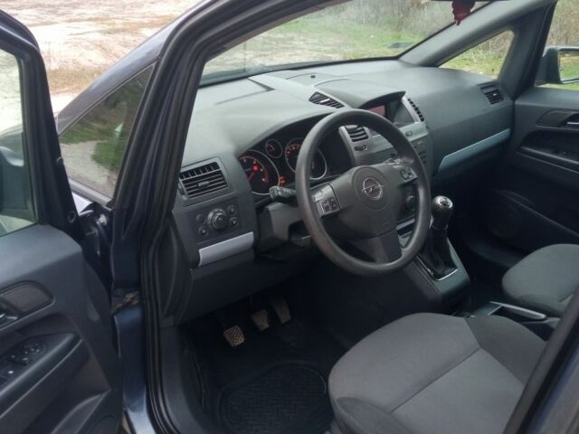 Сірий Опель Зафіра, об'ємом двигуна 1.9 л та пробігом 200 тис. км за 2800 $, фото 11 на Automoto.ua