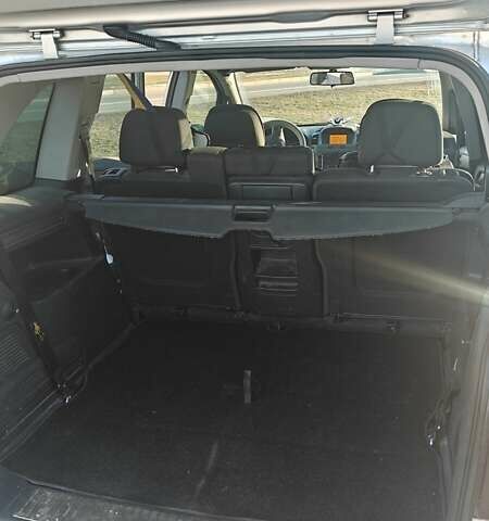 Серый Опель Зафира, объемом двигателя 1.9 л и пробегом 299 тыс. км за 6000 $, фото 1 на Automoto.ua