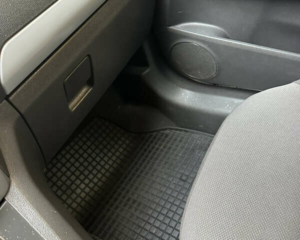 Серый Опель Зафира, объемом двигателя 1.8 л и пробегом 255 тыс. км за 5199 $, фото 28 на Automoto.ua