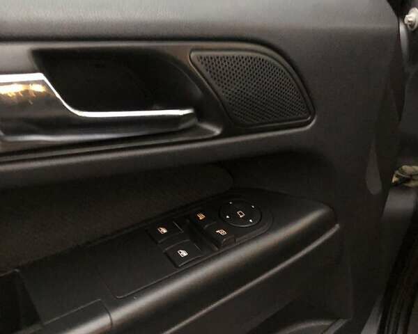 Серый Опель Зафира, объемом двигателя 1.9 л и пробегом 300 тыс. км за 4950 $, фото 17 на Automoto.ua