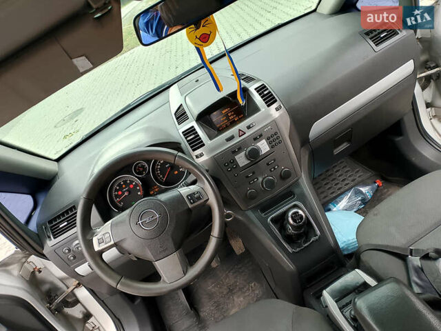 Серый Опель Зафира, объемом двигателя 1.8 л и пробегом 222 тыс. км за 3750 $, фото 7 на Automoto.ua