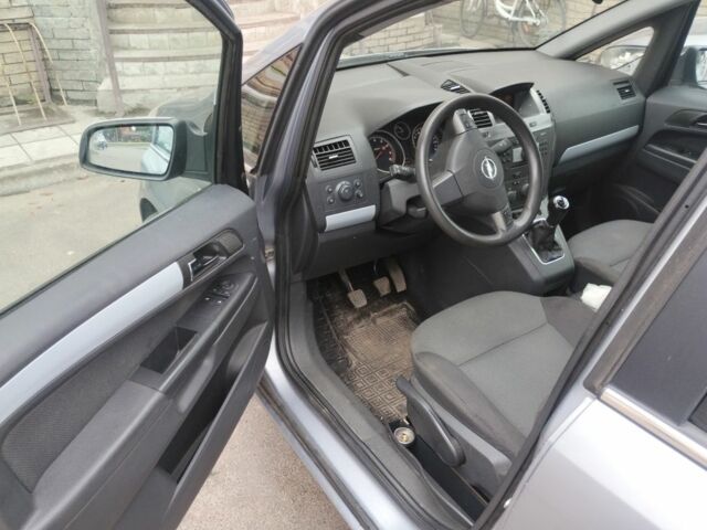 Серый Опель Зафира, объемом двигателя 1.6 л и пробегом 260 тыс. км за 4400 $, фото 7 на Automoto.ua