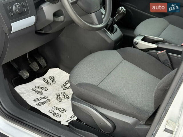 Сірий Опель Зафіра, об'ємом двигуна 1.6 л та пробігом 237 тис. км за 6000 $, фото 40 на Automoto.ua