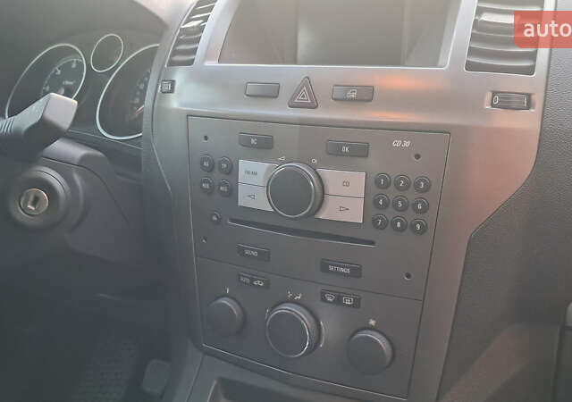 Сірий Опель Зафіра, об'ємом двигуна 1.91 л та пробігом 232 тис. км за 5250 $, фото 34 на Automoto.ua