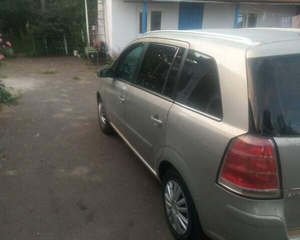 Серый Опель Зафира, объемом двигателя 1.8 л и пробегом 273 тыс. км за 5100 $, фото 6 на Automoto.ua