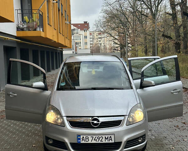 Серый Опель Зафира, объемом двигателя 1.8 л и пробегом 255 тыс. км за 5199 $, фото 38 на Automoto.ua