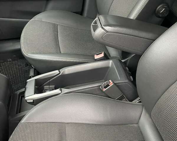 Серый Опель Зафира, объемом двигателя 2.2 л и пробегом 215 тыс. км за 8200 $, фото 35 на Automoto.ua