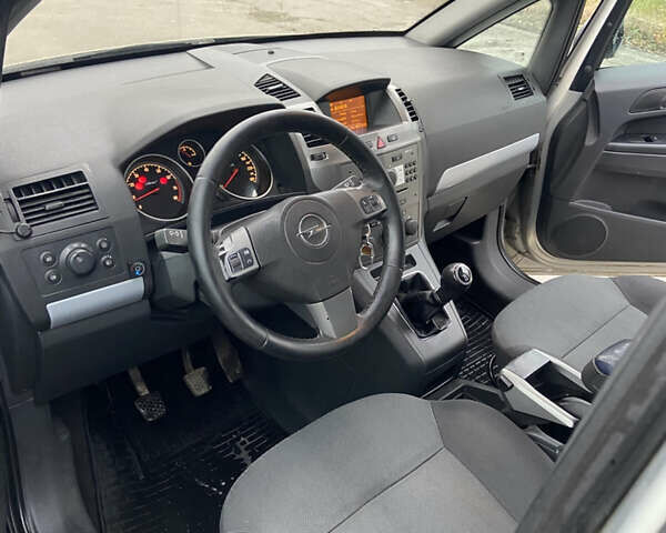 Сірий Опель Зафіра, об'ємом двигуна 1.8 л та пробігом 380 тис. км за 4800 $, фото 1 на Automoto.ua