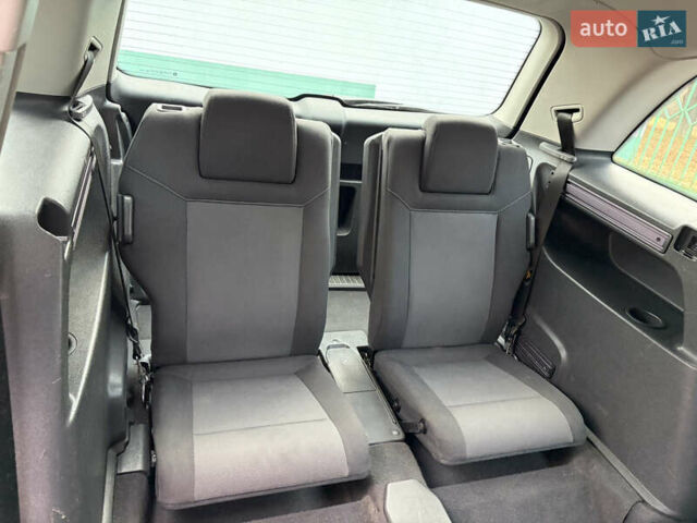 Серый Опель Зафира, объемом двигателя 1.8 л и пробегом 196 тыс. км за 5490 $, фото 17 на Automoto.ua