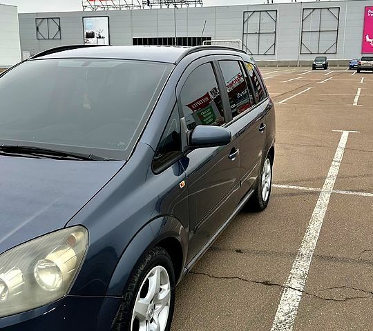 Серый Опель Зафира, объемом двигателя 1.9 л и пробегом 450 тыс. км за 5000 $, фото 5 на Automoto.ua