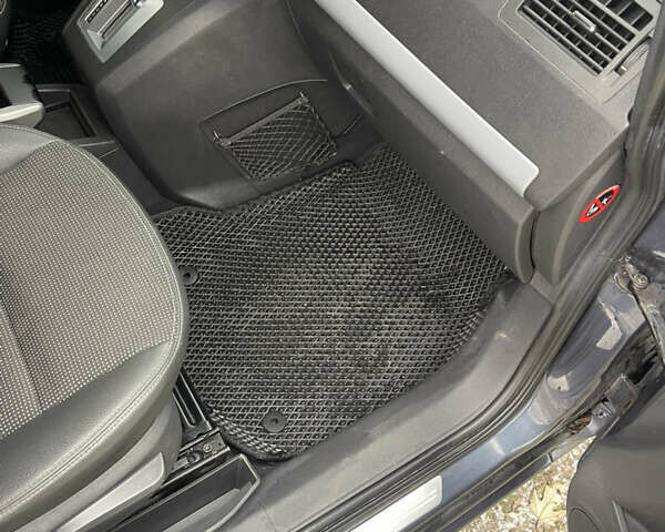 Серый Опель Зафира, объемом двигателя 2.2 л и пробегом 215 тыс. км за 8200 $, фото 41 на Automoto.ua