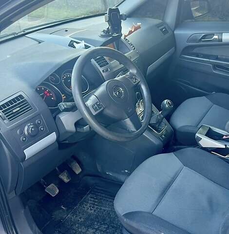 Серый Опель Зафира, объемом двигателя 1.6 л и пробегом 300 тыс. км за 5200 $, фото 7 на Automoto.ua