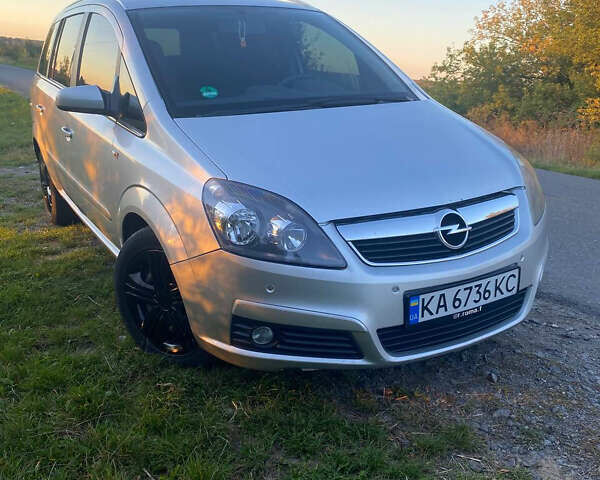 Серый Опель Зафира, объемом двигателя 1.91 л и пробегом 313 тыс. км за 4999 $, фото 6 на Automoto.ua