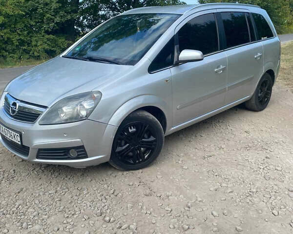 Серый Опель Зафира, объемом двигателя 1.91 л и пробегом 313 тыс. км за 4999 $, фото 1 на Automoto.ua