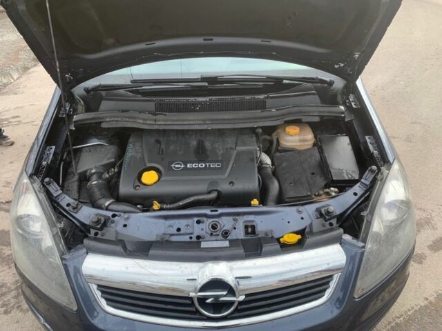 Серый Опель Зафира, объемом двигателя 1.9 л и пробегом 345 тыс. км за 2400 $, фото 7 на Automoto.ua