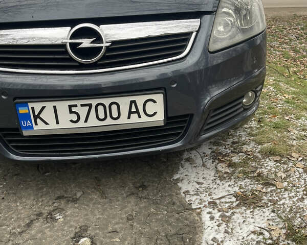 Серый Опель Зафира, объемом двигателя 2.2 л и пробегом 215 тыс. км за 8200 $, фото 3 на Automoto.ua