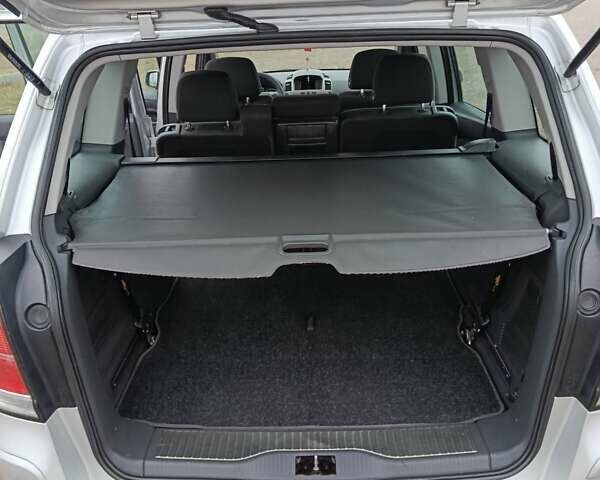 Серый Опель Зафира, объемом двигателя 1.9 л и пробегом 240 тыс. км за 5950 $, фото 13 на Automoto.ua