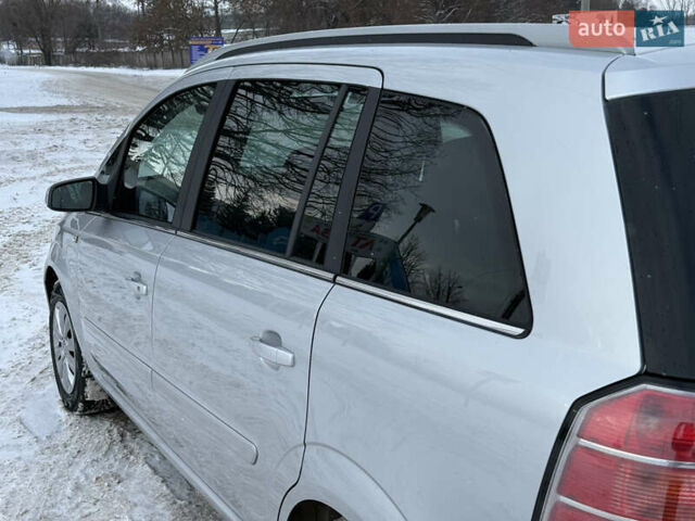Сірий Опель Зафіра, об'ємом двигуна 1.6 л та пробігом 237 тис. км за 6000 $, фото 31 на Automoto.ua