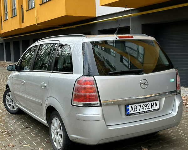 Серый Опель Зафира, объемом двигателя 1.8 л и пробегом 255 тыс. км за 5199 $, фото 7 на Automoto.ua