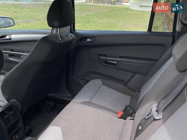 Серый Опель Зафира, объемом двигателя 1.8 л и пробегом 169 тыс. км за 6200 $, фото 8 на Automoto.ua