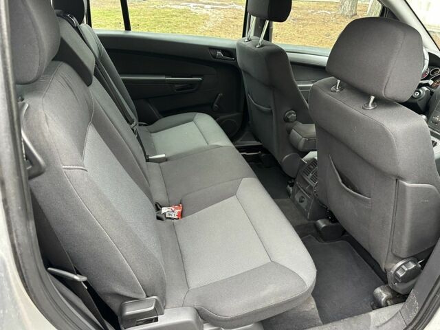 Серый Опель Зафира, объемом двигателя 1.8 л и пробегом 280 тыс. км за 3500 $, фото 6 на Automoto.ua