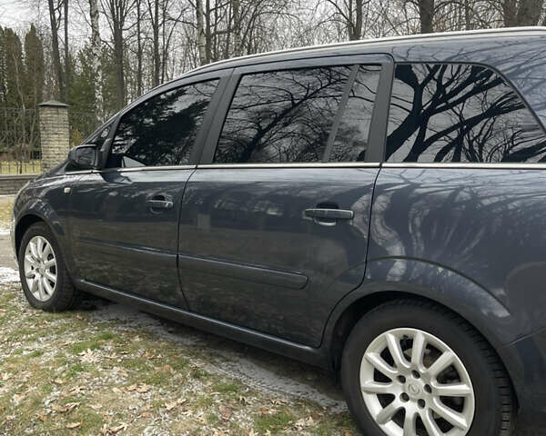 Серый Опель Зафира, объемом двигателя 2.2 л и пробегом 215 тыс. км за 8200 $, фото 15 на Automoto.ua