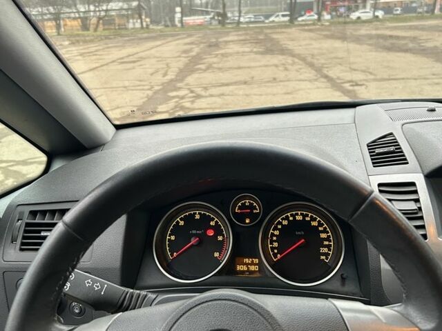 Сірий Опель Зафіра, об'ємом двигуна 1.9 л та пробігом 306 тис. км за 2300 $, фото 10 на Automoto.ua