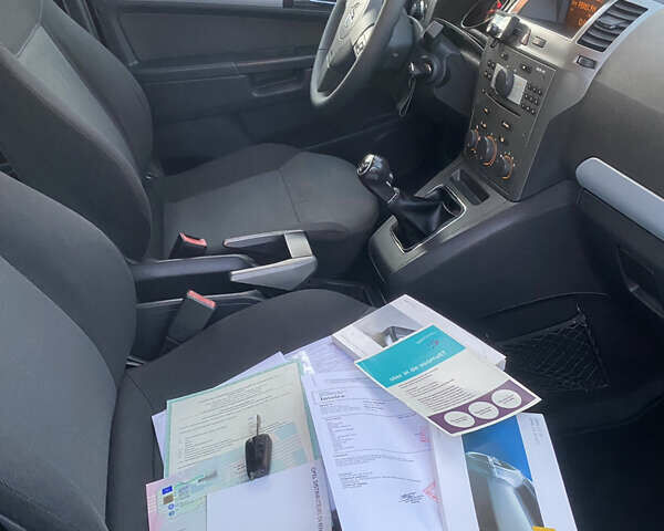 Серый Опель Зафира, объемом двигателя 1.8 л и пробегом 217 тыс. км за 5600 $, фото 31 на Automoto.ua