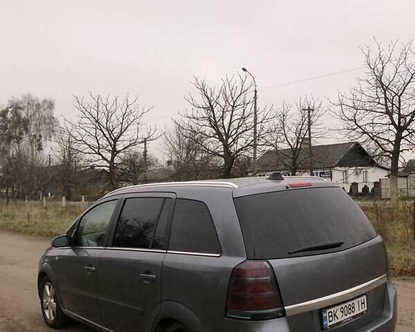 Серый Опель Зафира, объемом двигателя 1.9 л и пробегом 300 тыс. км за 4950 $, фото 7 на Automoto.ua