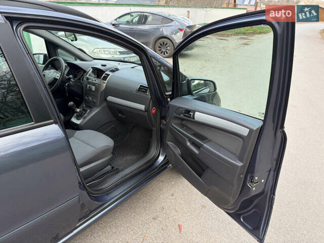 Серый Опель Зафира, объемом двигателя 1.8 л и пробегом 196 тыс. км за 5490 $, фото 19 на Automoto.ua