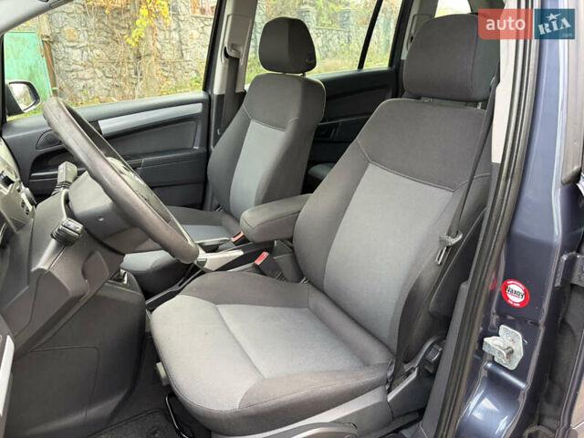 Серый Опель Зафира, объемом двигателя 1.8 л и пробегом 196 тыс. км за 5490 $, фото 22 на Automoto.ua