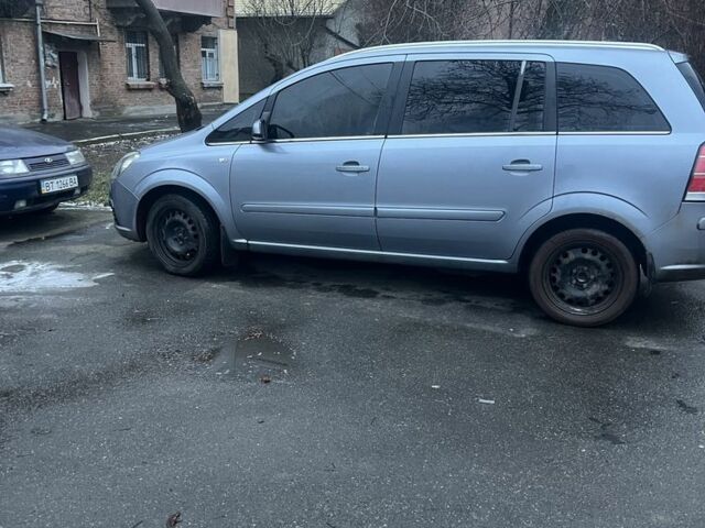 Серый Опель Зафира, объемом двигателя 1.6 л и пробегом 226 тыс. км за 4900 $, фото 2 на Automoto.ua