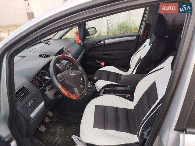 Серый Опель Зафира, объемом двигателя 1.6 л и пробегом 109 тыс. км за 5555 $, фото 4 на Automoto.ua