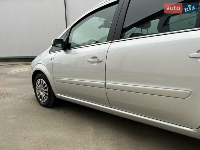 Серый Опель Зафира, объемом двигателя 1.8 л и пробегом 232 тыс. км за 6300 $, фото 12 на Automoto.ua