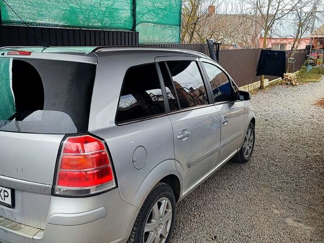 Сірий Опель Зафіра, об'ємом двигуна 1.6 л та пробігом 220 тис. км за 5800 $, фото 2 на Automoto.ua